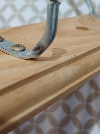 Perchero de madera y metal