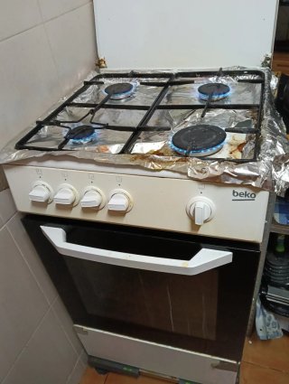 Cocina 4 fuegos gas butano y horno