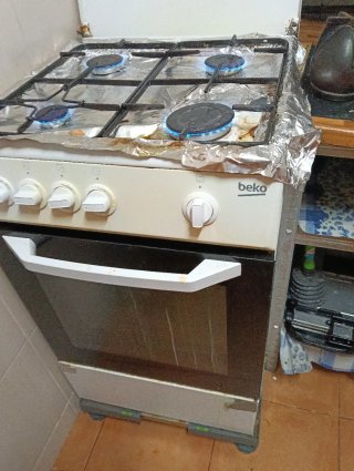 Cocina 4 fuegos gas butano y horno
