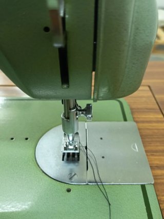 Máquina de coser Refrey 427