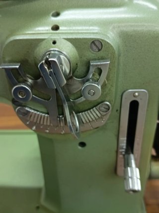 Máquina de coser Refrey 427