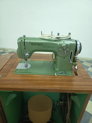 Máquina de coser Refrey 427