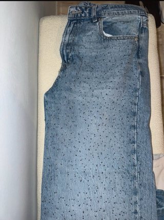 Pantalón vaquero Stradivarius con pedrería
