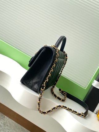 Bolso Chanel Top Handle Flap Negro Dorado