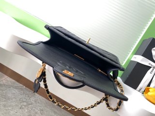Bolso Chanel Top Handle Flap Negro Dorado