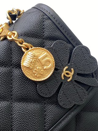 Bolso Chanel Top Handle Flap Negro Dorado