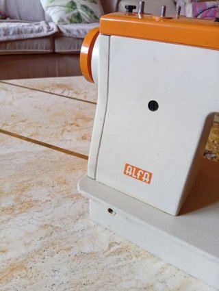 Máquina de coser Alfa + minimàquina de coser