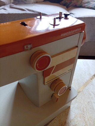 Máquina de coser Alfa + minimàquina de coser