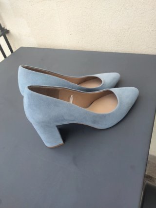 Zapatos de tacón azul celeste ante