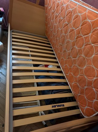 Cama individual de madera