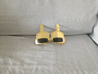 Gafas divertidas dedo medio doradas