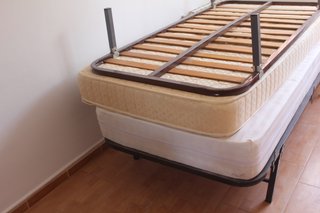 2 Somieres, 2 Colchones y Estantería