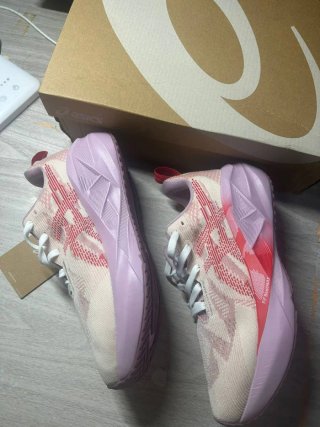 Asics Novablast 5 Rosa/Rojo Talla 40