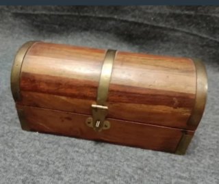 Pequeño joyero de madera