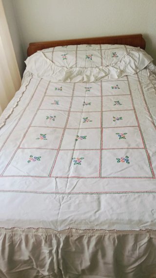 Colcha antigua algodón bordada mano