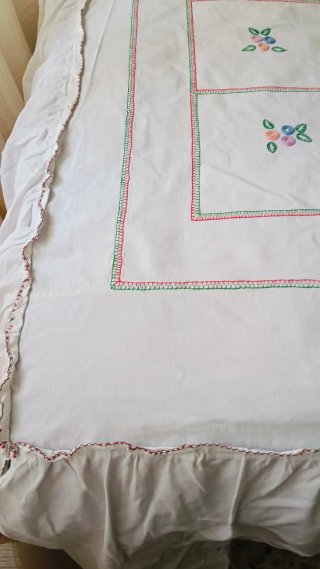 Colcha antigua algodón bordada mano