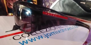 Gafas de sol Prada negras y moradas