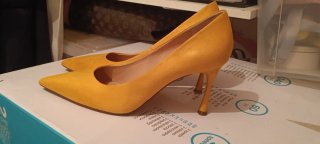 Zapatos de tacón Zara amarillos talla 42