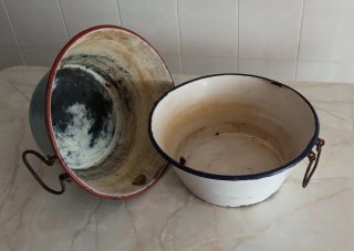 Set di 2 antichi bacini in porcellana smaltata