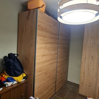 Armario y conjunto de comedor