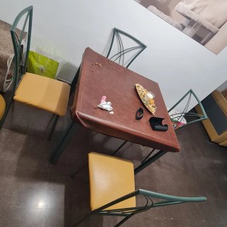 Armario y conjunto de comedor