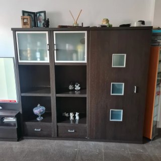 Armario y conjunto de comedor