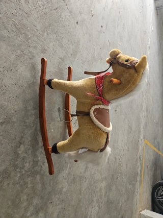 Caballito balancín de peluche