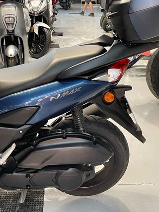 Yamaha N-Max Azul