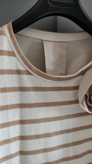 Camiseta / Jersey fino bimaterial peplum + flor