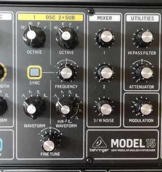 Behringer Model 15 Sintetizador