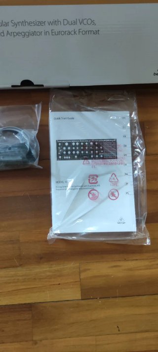 Behringer Model 15 Sintetizador
