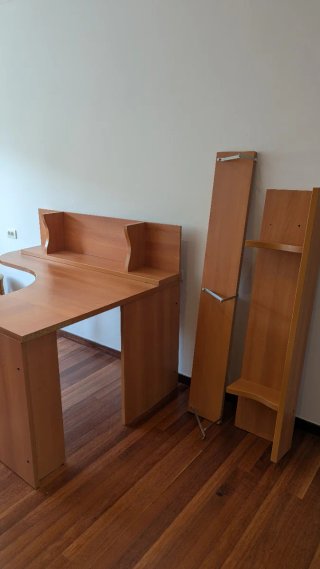 Juego mesa y 3 estantes