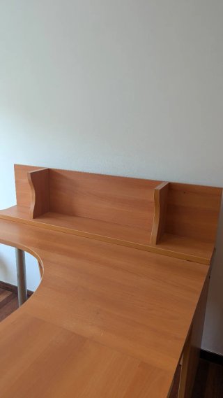 Juego mesa y 3 estantes
