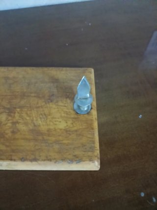 Jamonero de madera y metal