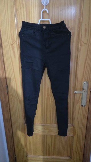 Pantalón vaquero negro Stradivarius Talla 36