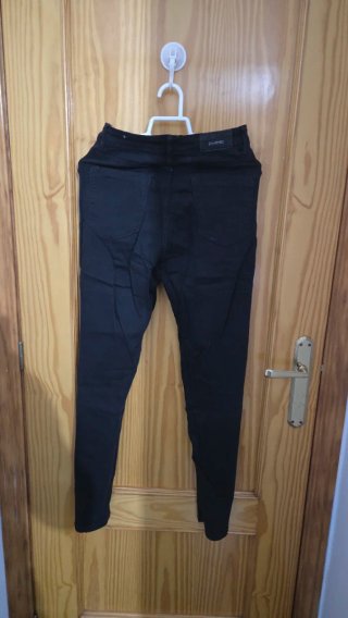 Pantalón vaquero negro Stradivarius Talla 36