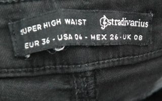 Pantalón vaquero negro Stradivarius Talla 36