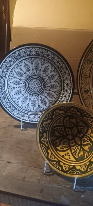 Piatti in ceramica decorati