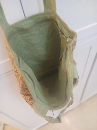 Bolso verde de tela bordado con espejos