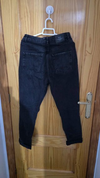 Pantalón vaquero roto negro Stradivarius T.36