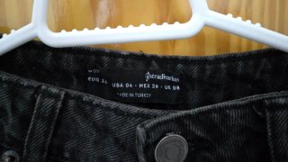 Pantalón vaquero roto negro Stradivarius T.36