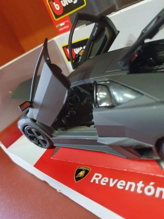 Lamborghini Reventón Bburago scala da 1/18