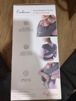 Mochila Ergobaby Embrace Gris