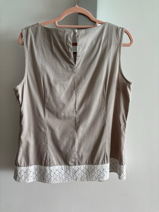 Blusa sin mangas con detalle de encaje