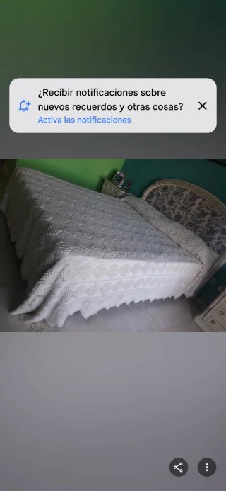 Colcha de crochet cruda.