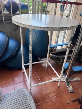 Mesa auxiliar redonda de hierro