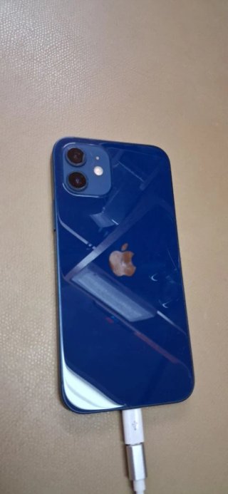 iPhone 12 azul