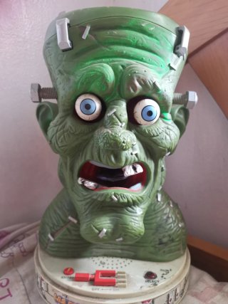 Muñeco terrorífico estilo Frankenstein