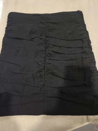Falda mini negra fruncida