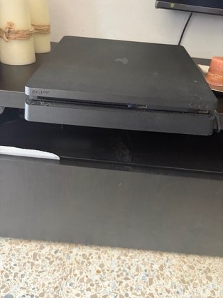 PS4 Slim Negra + Mando